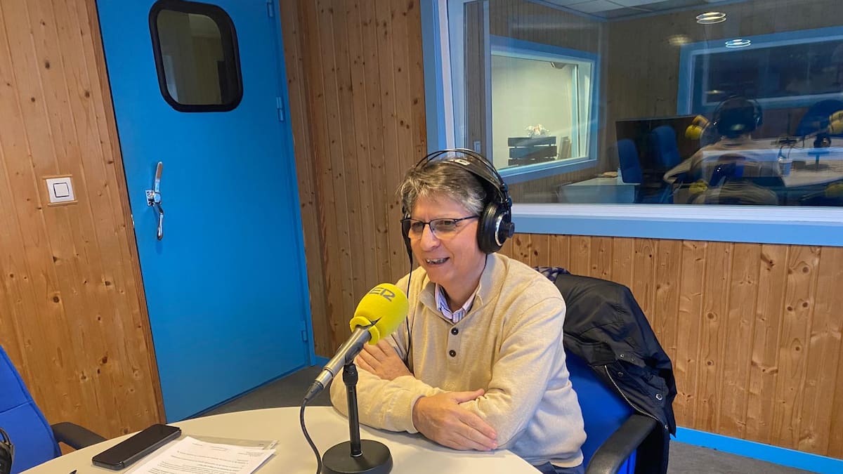 "La excelencia educativa se consigue con los mejores profesionales y medios, pero es fundamental la implicación de los alumnos y sus familias"