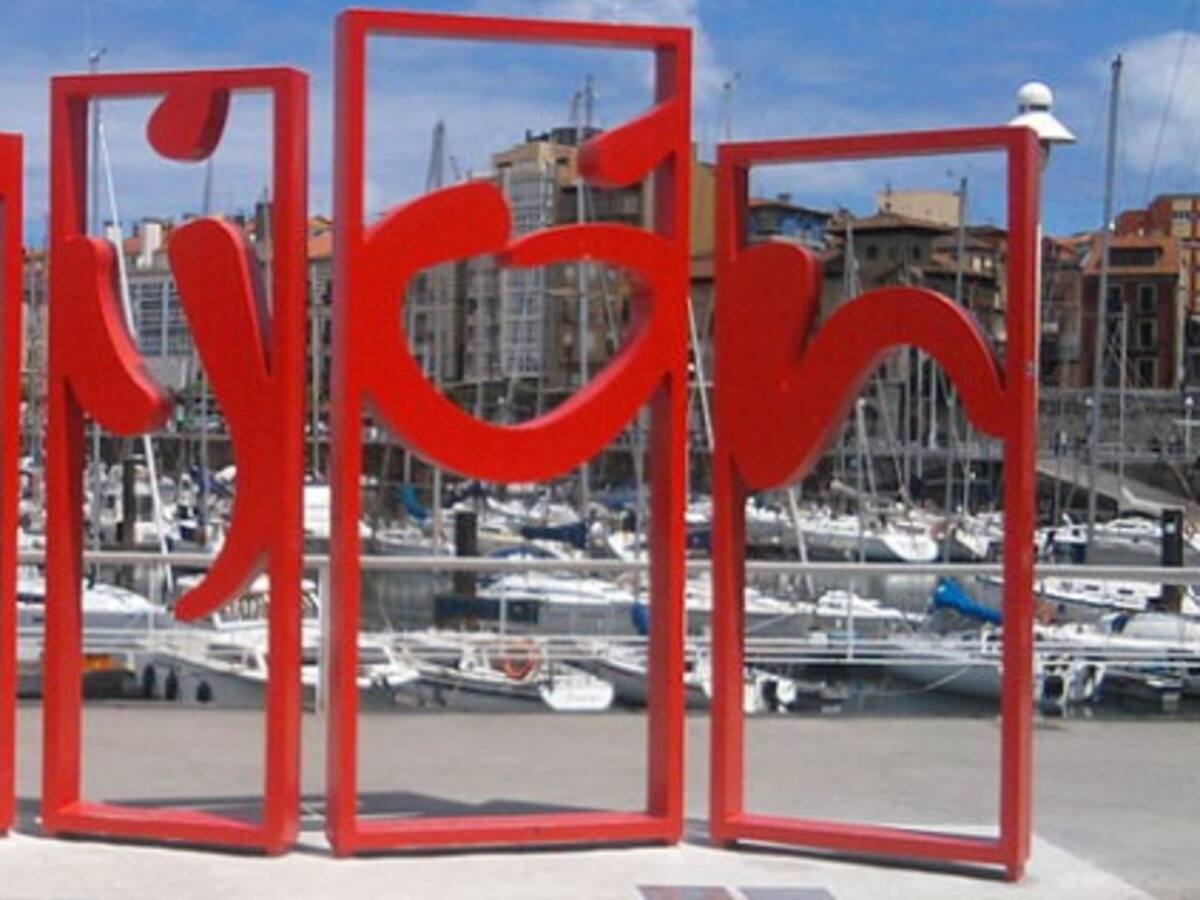 ¿Cómo ha afectado este formato del puente de la Constitución al sector turístico de Gijón?