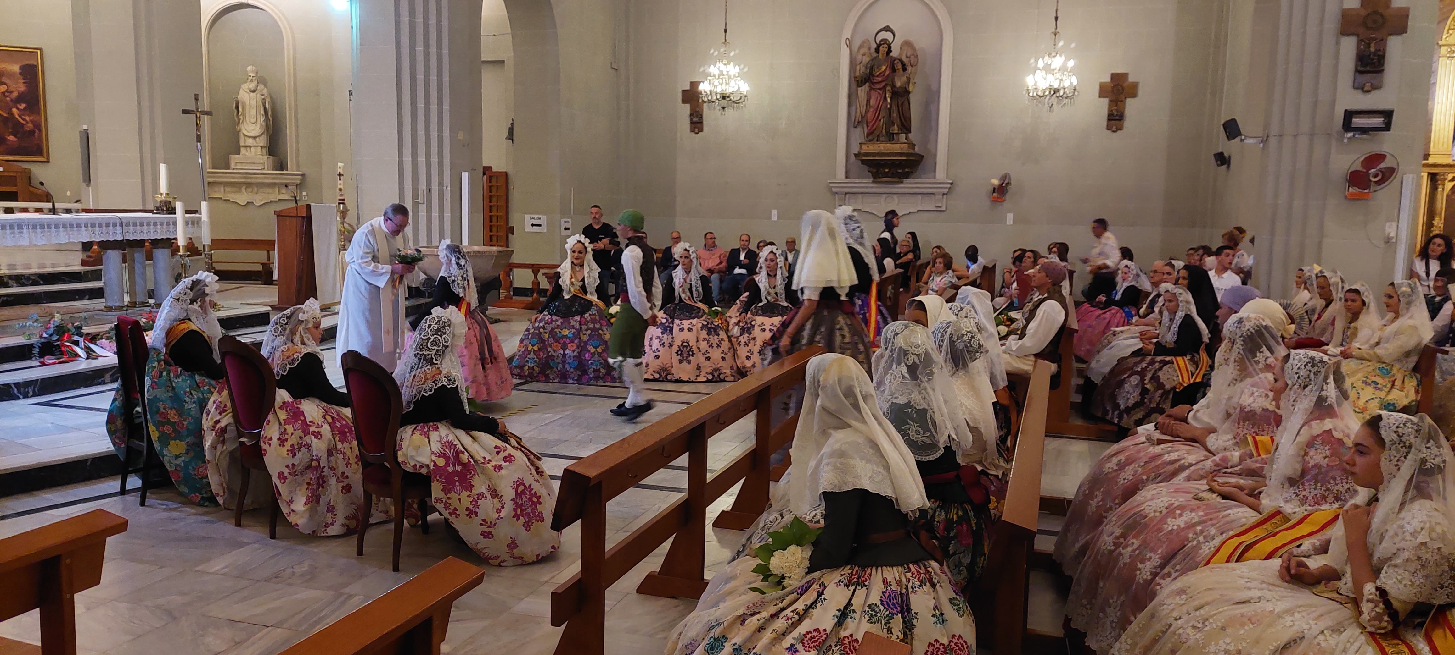 Ofrenda de Flores en el templo de Santa Ana