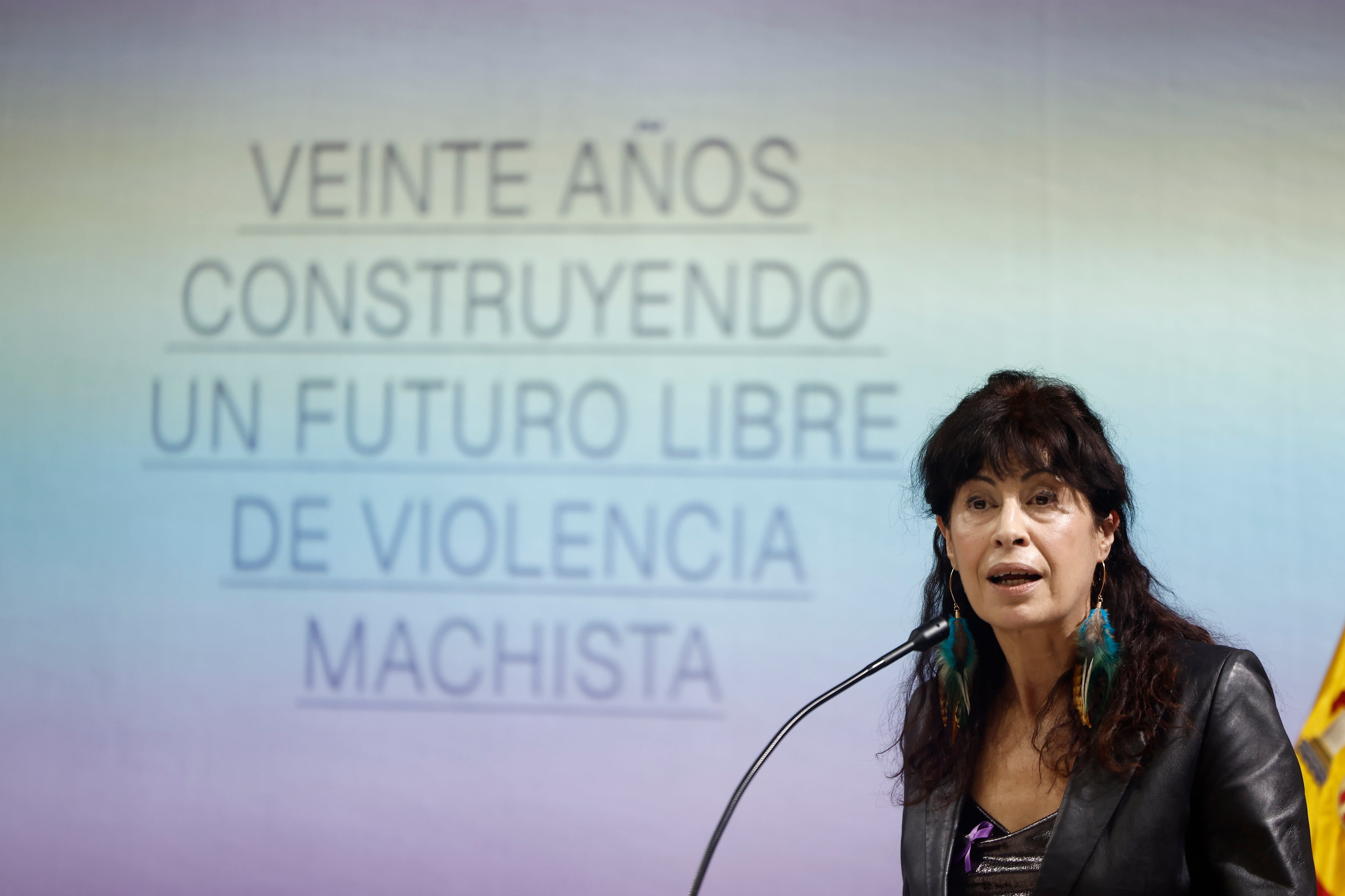 La ministra de Igualdad, Ana Redondo, preside el encuentro &quot;Veinte años construyendo un futuro libre de violencia machista&quot;, con motivo de la conmemoración del 20 aniversario de la aprobación de la Ley Orgánica de Medidas de Protección Integral contra la Violencia de Género. EFE/ Sergio Pérez