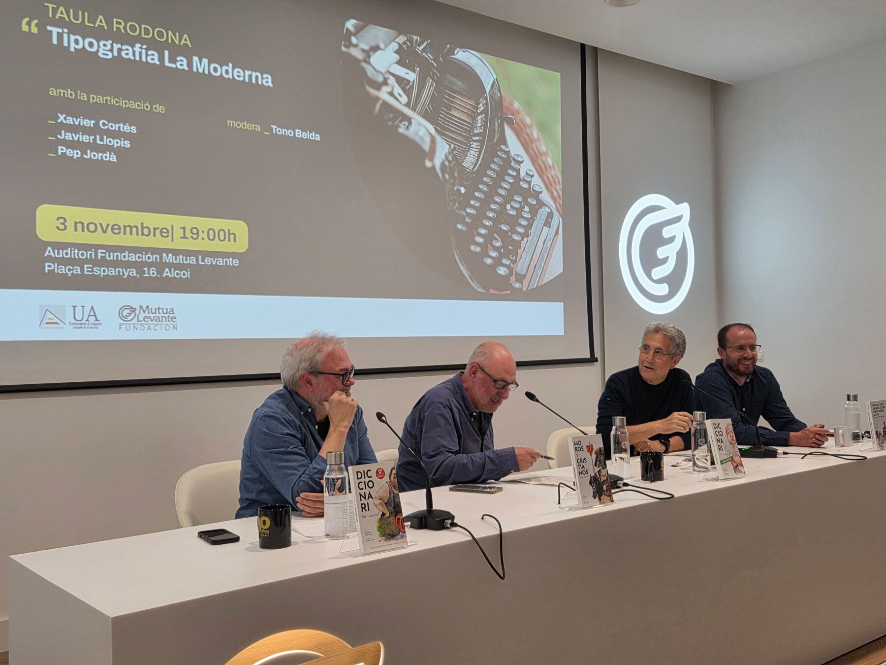 Xavi Cortés, Javier Llopis, Pep Jordá i Tono Belda, en un instant de la taula redona