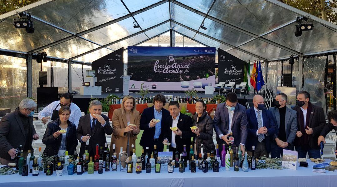 Representantes de las administraciones durante el desayuno de inauguración de la Fiesta del Primer Aceite de Jaén.