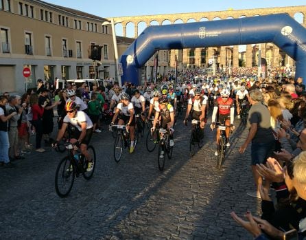 Los corredores han partido a las ocho de la mañana junto al Acueducto