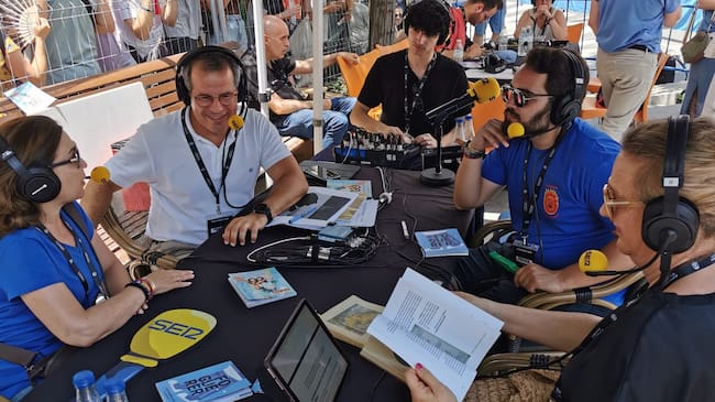 Chary Palomar, Alejandro Martínez y Victoria Tur en Radio Alicante desde la Plaza de los Luceros