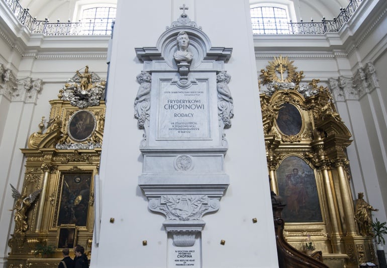 Columna de la Iglesia de la Santa Cruz de Varsovia (Polonia) donde reposa el corazón de Chopin