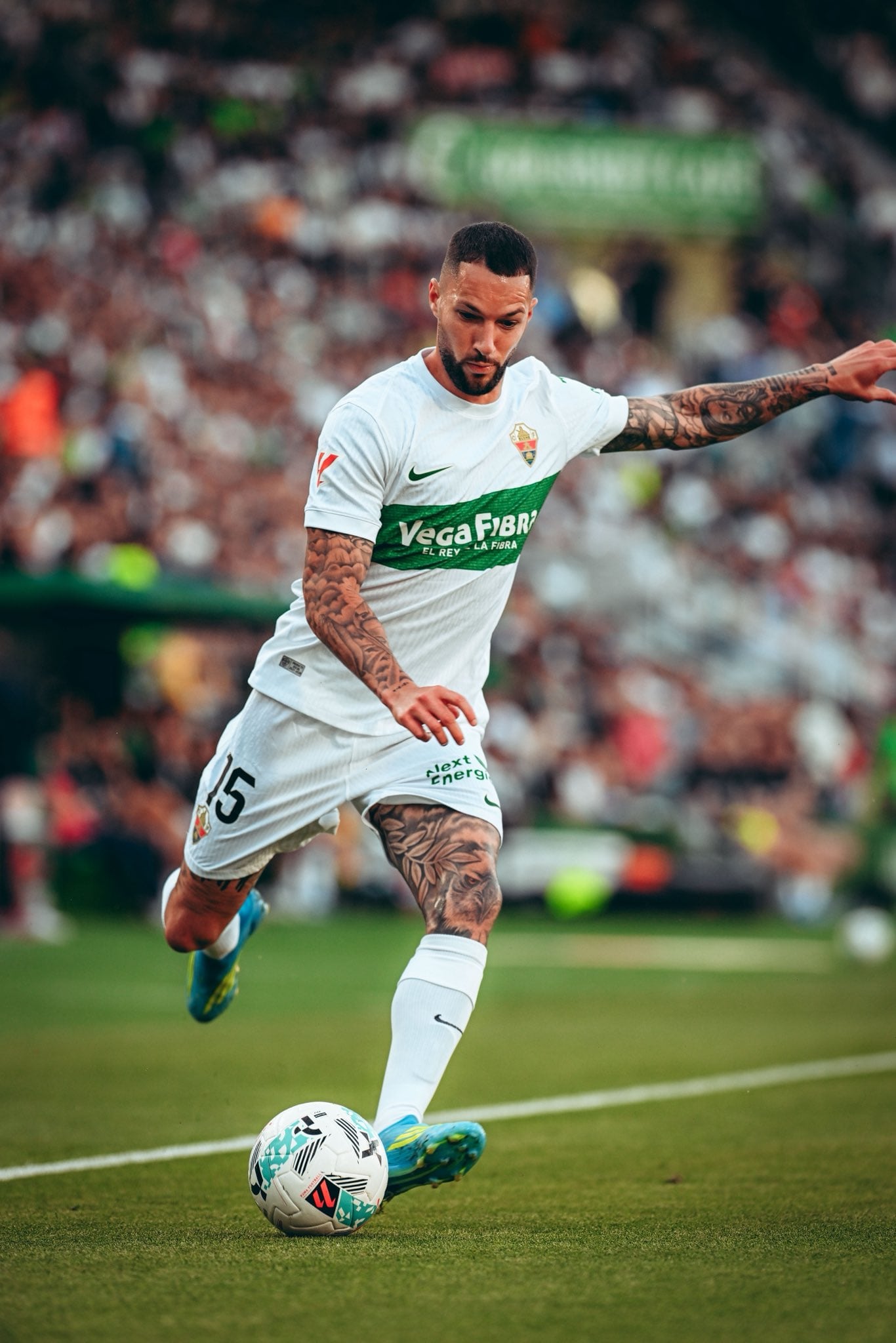 Tete Morente durante una jugada del Elche CF- Atlético de Madrid.