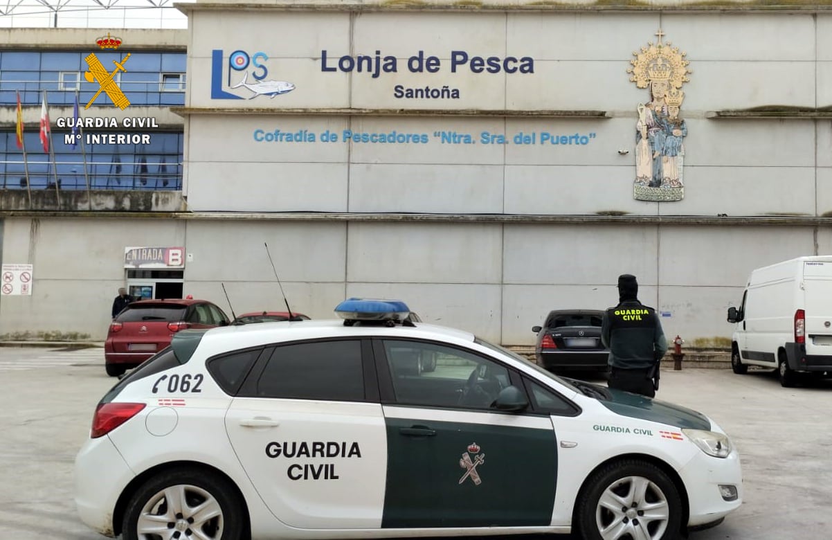 En tres ocasiones se perpetraron robos en el edificio de la lonja de pescadores de Santoña.