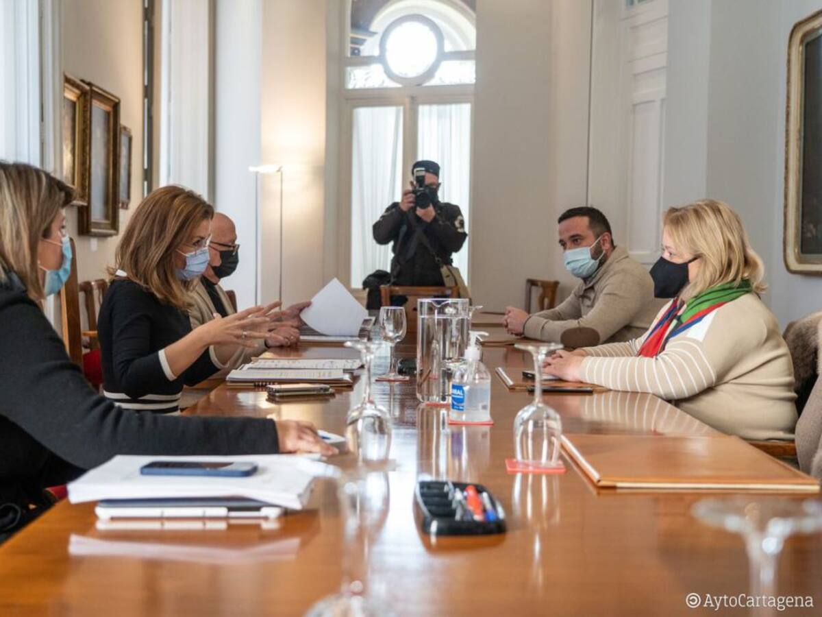 El Ayuntamiento ampliará la Oficina de Atención a la Hostelería para que las ayudas lleguen a más empresarios