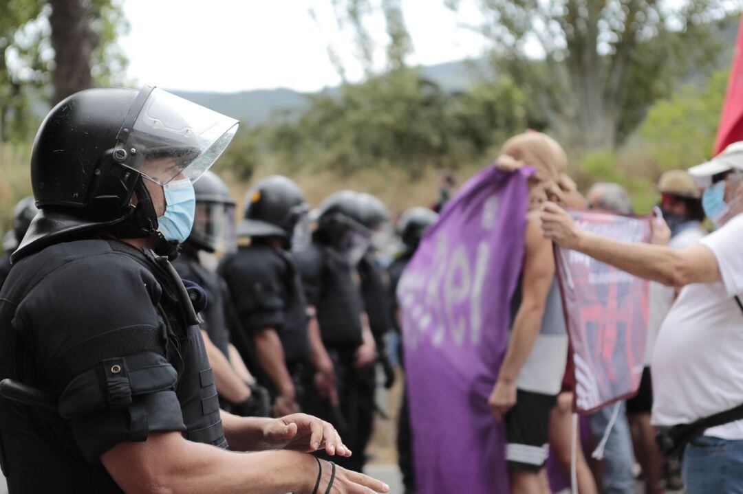 Protestas en Tarragona por la visita de Felipe VI al monasterio de Poblet.