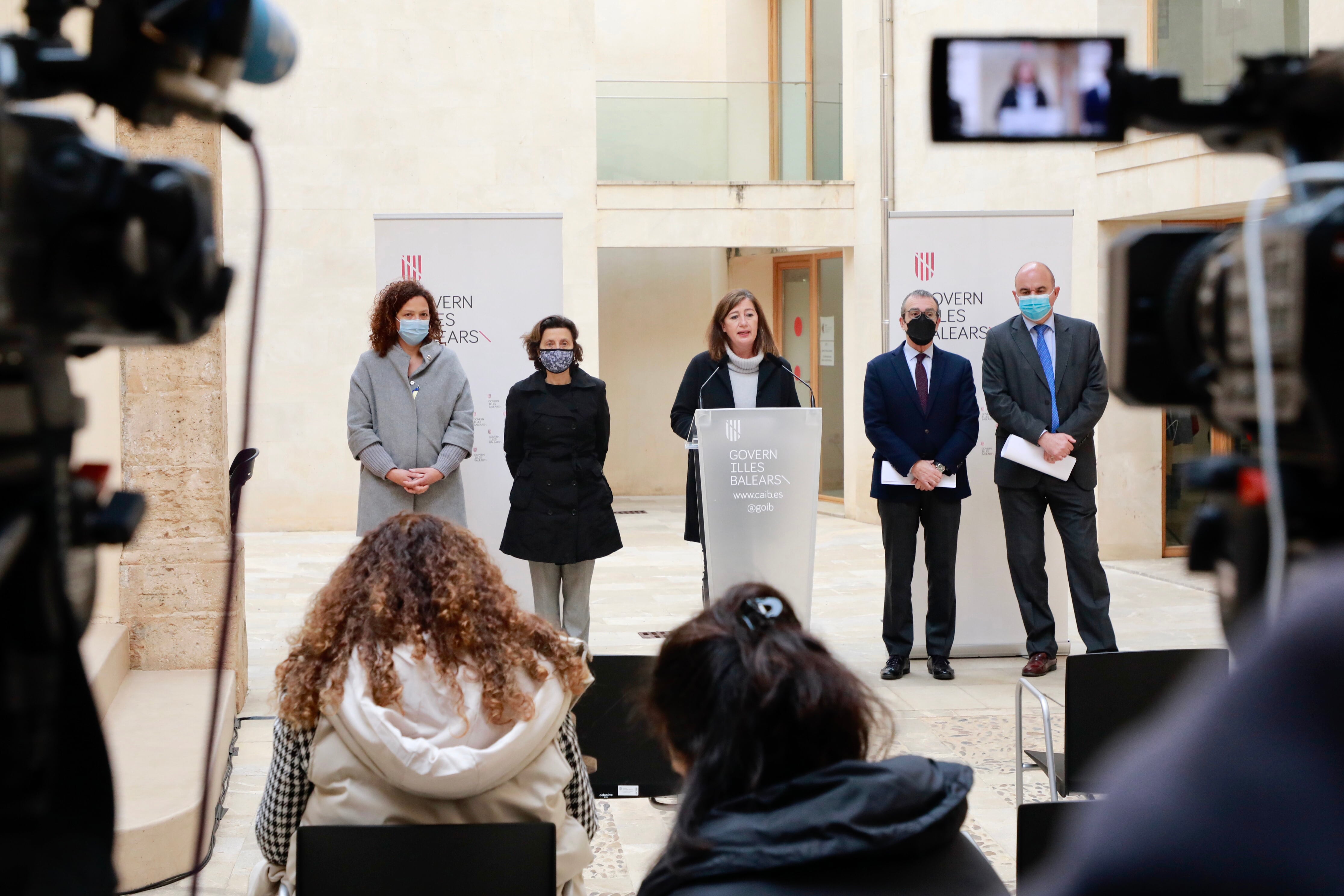 La presidenta Armengol anuncia ayudas directas a los sectores más afectados y medidas de protección social. CAIB