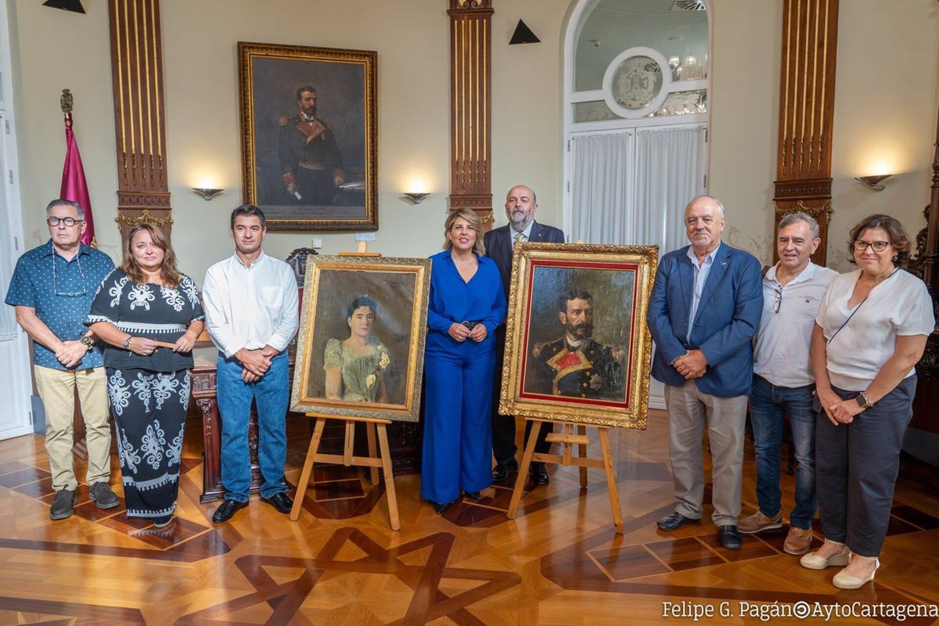 20/09/2024 La alcaldesa recibe a Isaac Peral Delgado, que ha donado un retrato de la mujer de Isaac Peral.

La alcaldesa de Cartagena, Noelia Arroyo, ha recibido este viernes a Isaac Peral Delgado, tataranieto del inventor del submarino, que ha donado 30 piezas que se incluirán en la colección de la futura Casa-Museo dedicada al célebre marino e inventor cartagenero, según informaron fuentes municipales en un comunicado.

POLITICA ESPAÑA EUROPA MURCIA CULTURA
AYUNTAMIENTO DE CARTAGENA
