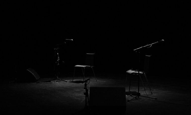 Escenario vacío a la espera de una actuación