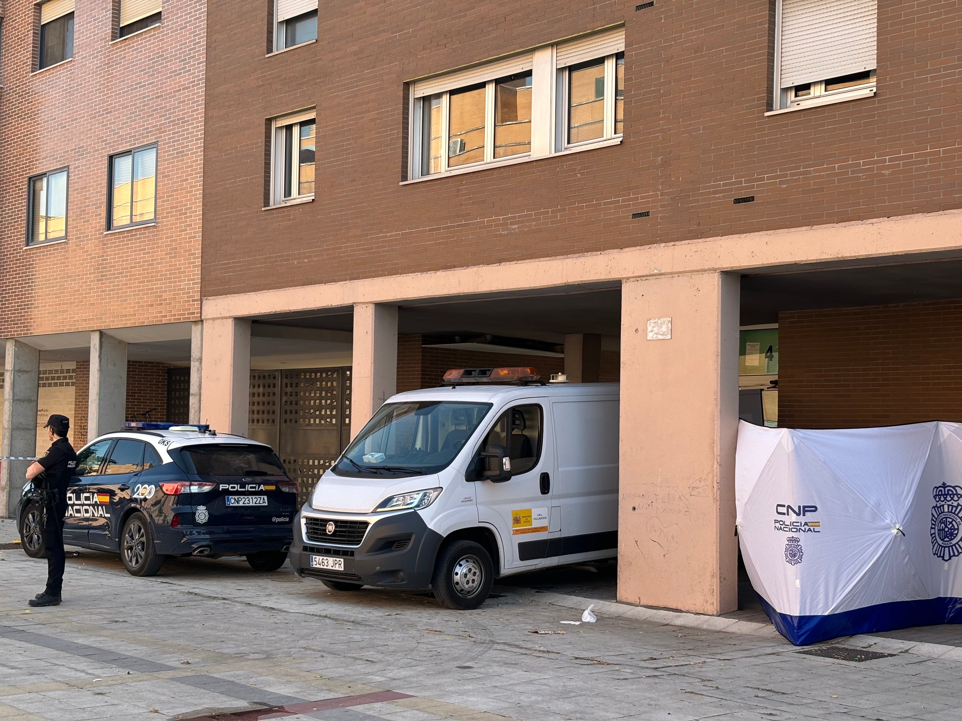 Localizan el cuerpo sin vida de una mujer, con signos de violencia, durante la extinción de un incendio en una vivienda en Valladolid