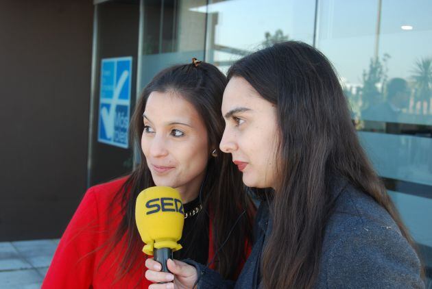 La concejal del Ayuntamiento de Móstoles, Jesica Antolín, y la periodista Sandra Moreno
