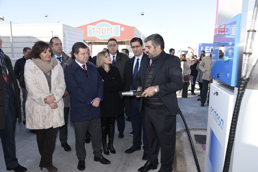 García-Page ha inaugurado la gasinera puesta en marcha por Endesa y Transcentro Marín en el entorno de la Autovía del Sur