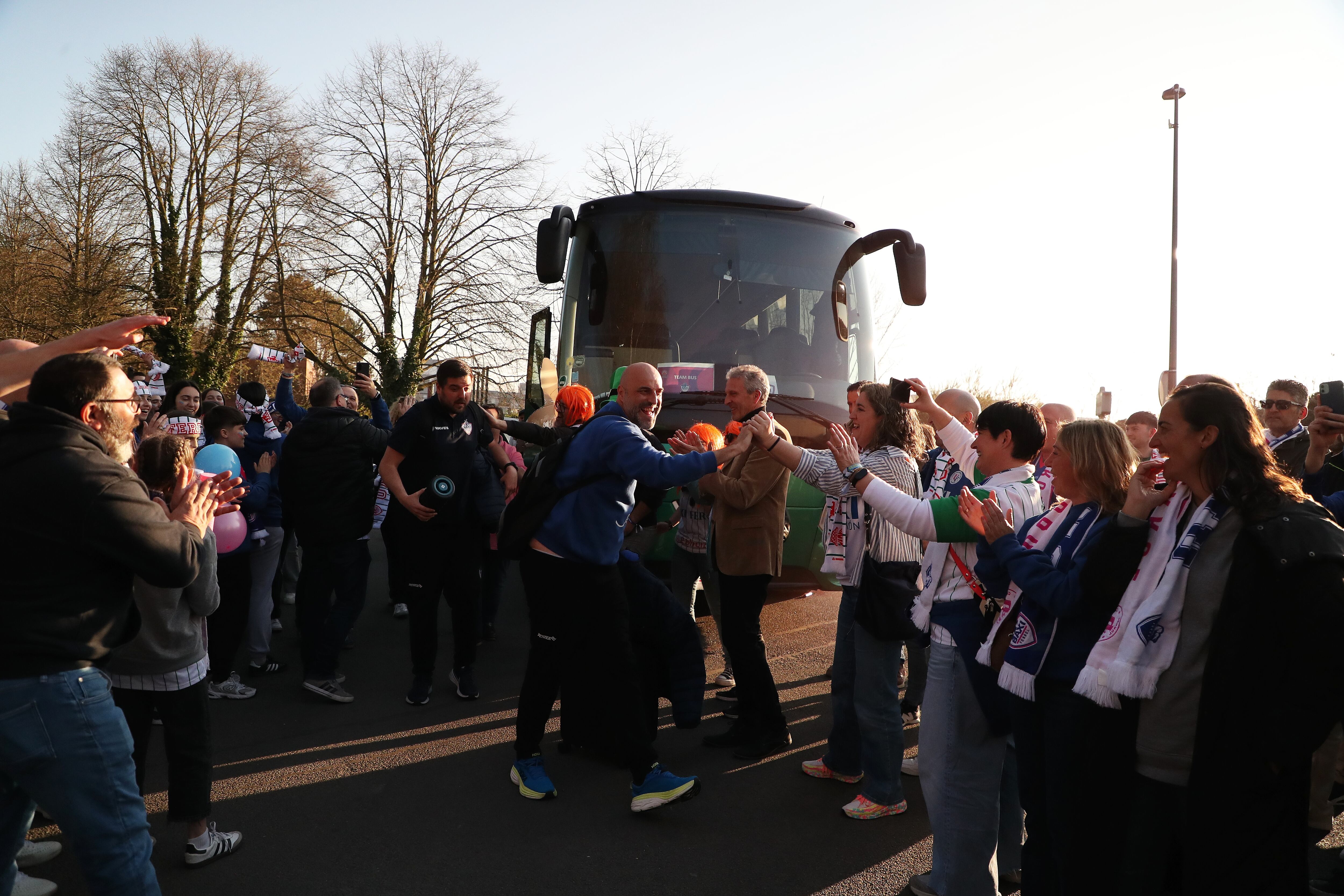 Recibimiento al Baxi en Villeneuve d´Ascq (foto: Mariño / Cadena SER)