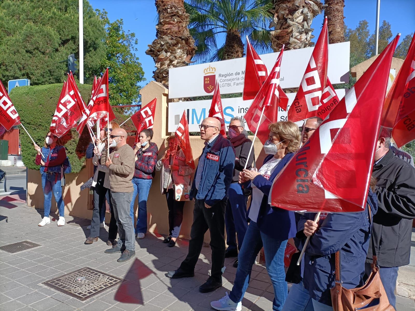 Concentración contra el cese de 165 trabajadores