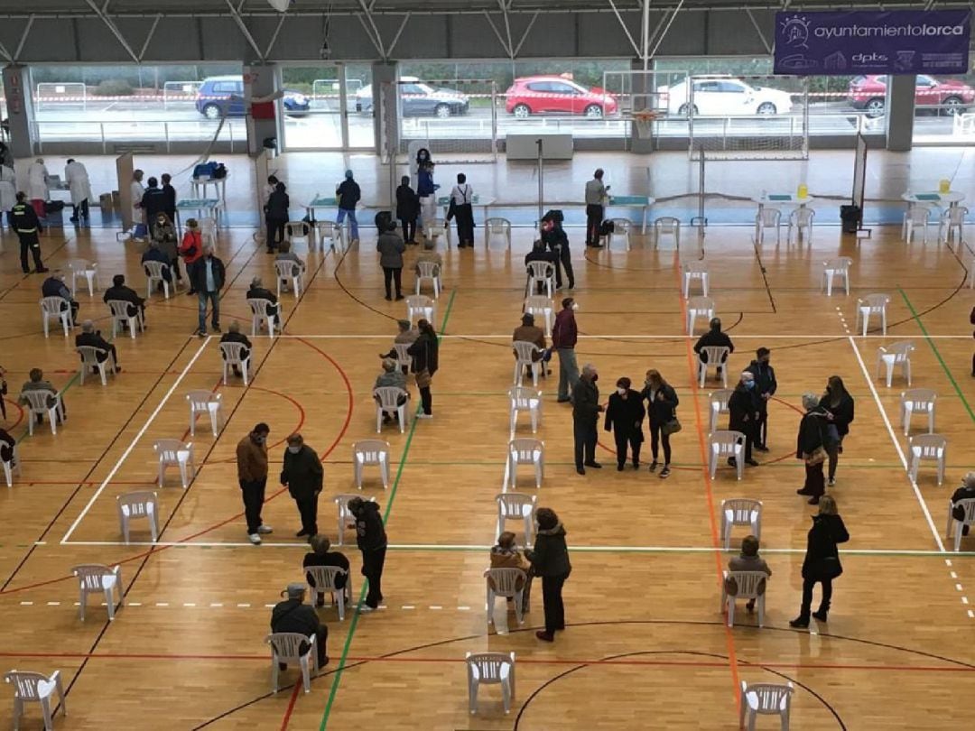 Salud Pública vacunará este martes en el Felipe VI de Lorca a las personas nacidas en 1956, 1957 y 1958.