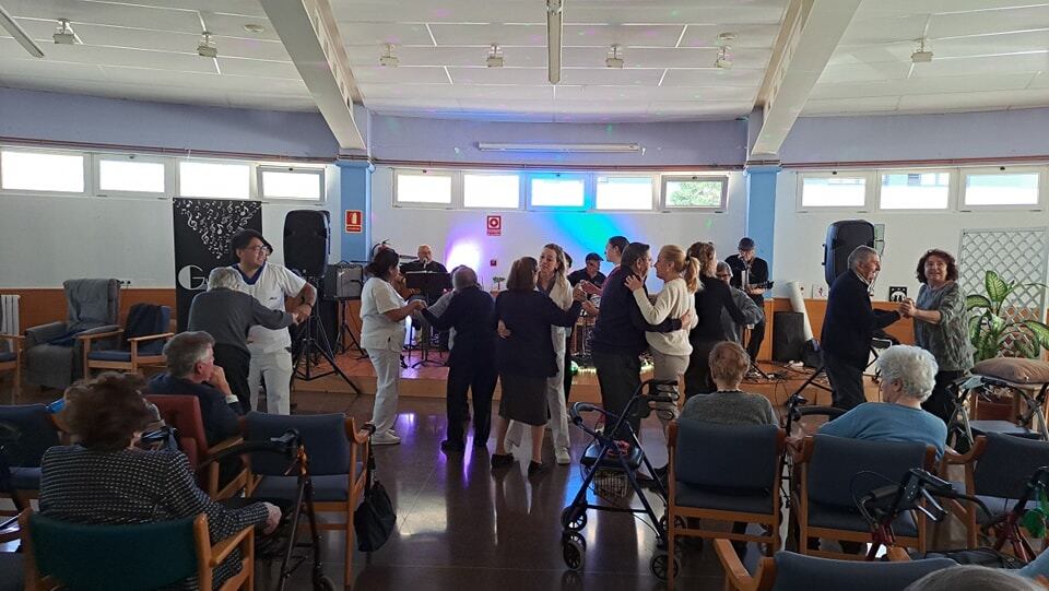 Fiesta del 24 aniversario en la Residencia Municipal "Las Huertas". Foto: Ayuntamiento de Barbastro