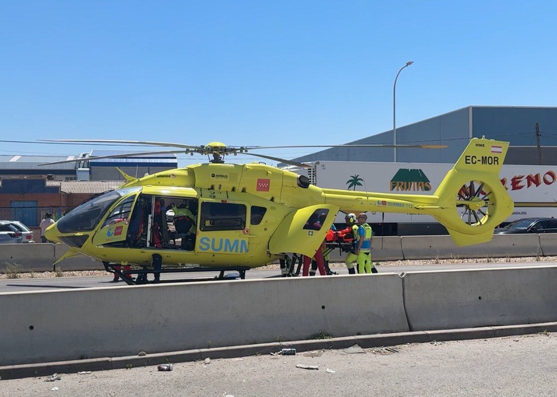 El empleado fue trasladado en helicóptero al Hospital ‘12 de octubre’, donde ingresó con un traumatismo grave en la región lumbar.