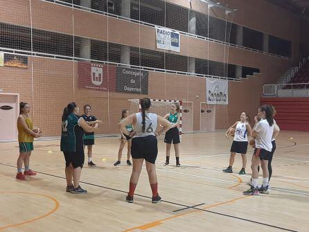 Inma Payá al frente del C. B. Elda Fem.