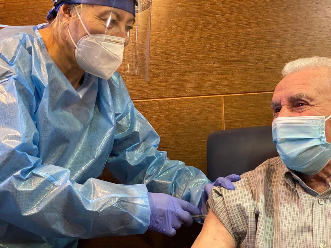 Continúa la vacunación de los mayores de 80.