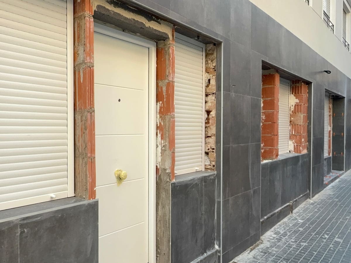 La corporación no alcanza un acuerdo para regular la conversión de locales en vivienda