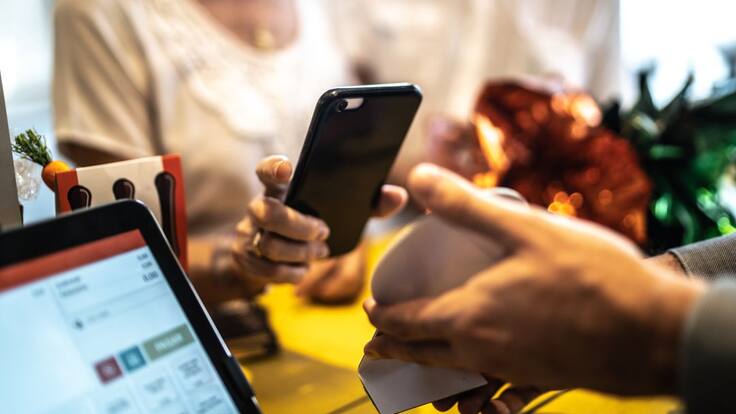 Algunos comercios participantes en el programa 'Bonos Gijón' explican su satisfacción por la iniciativa