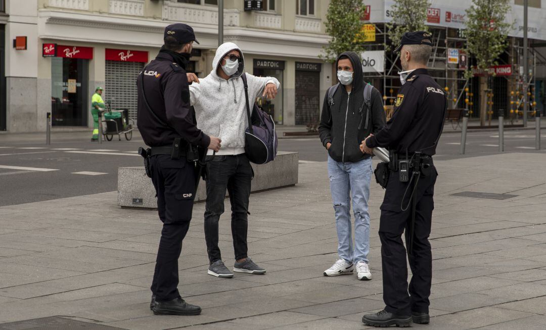 Agentes de la Policía Nacional.