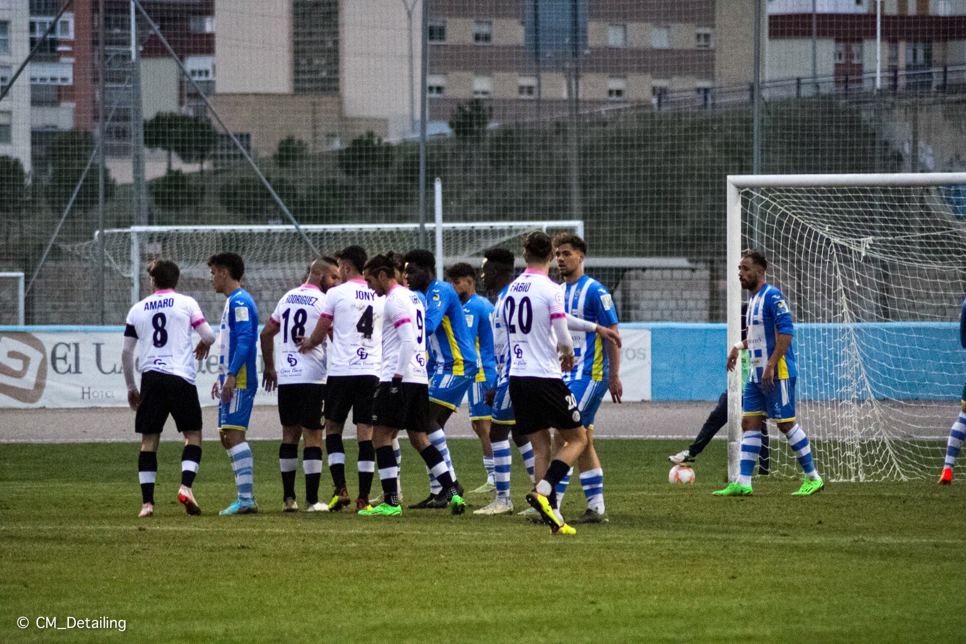 Los blanquiazules en el último encuentro en El Montecillo ante el Salamanca