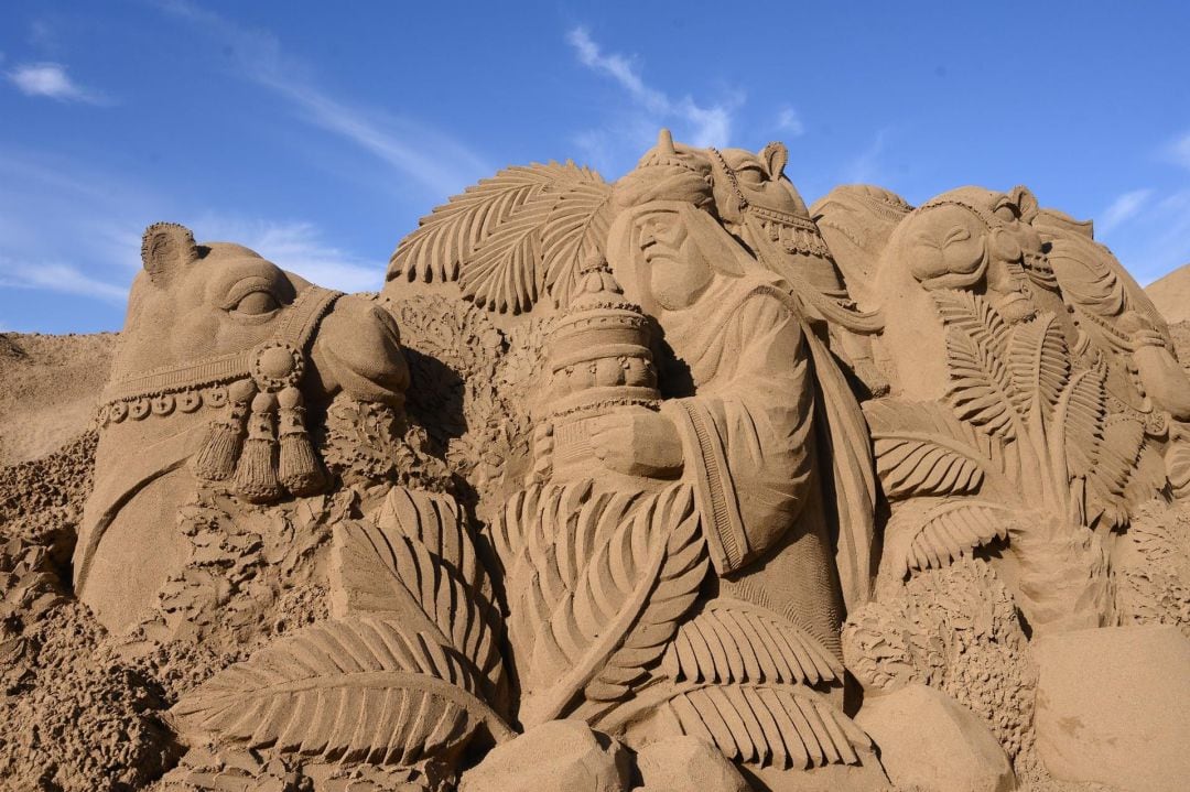 Una de las escenas del Belén de Arena en la playa de Las Canteras, en Las Palmas de Gran Canaria.