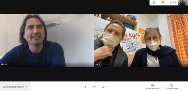 Videollamada de Álvaro Moreno con sor Esperanza y sor Teresa, Hermanas de la Caridad del Pumarejo