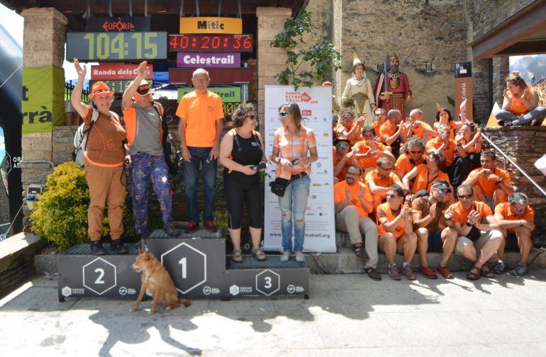 Els responsables de zona d'aquesta edició de l'Andorra Ultra Trail i els voluntaris que ho han estat els deu anys