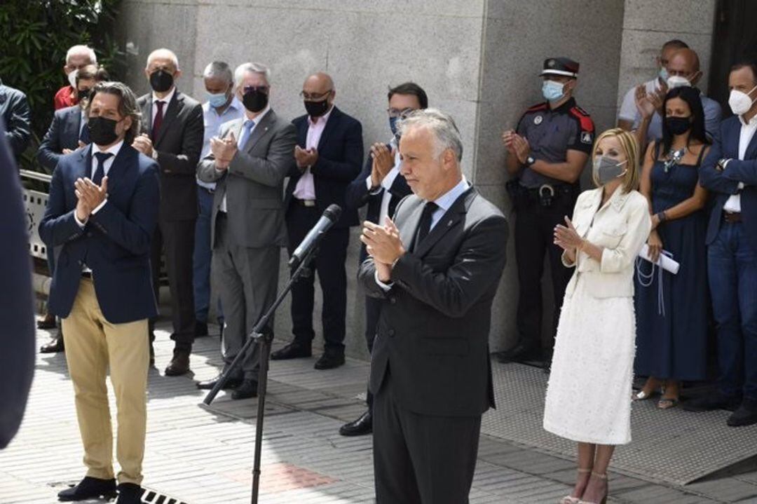 Minuto de silencio en Presidencia.