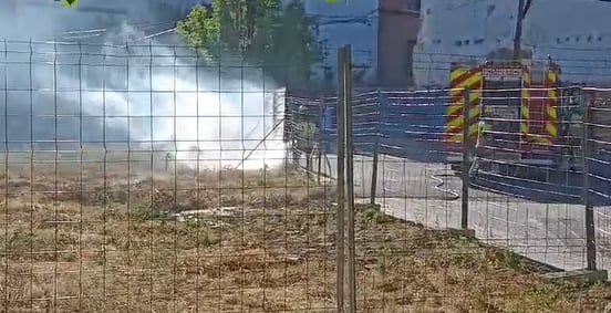 Los bomberos tuvieron que apagar un pequeño fuego