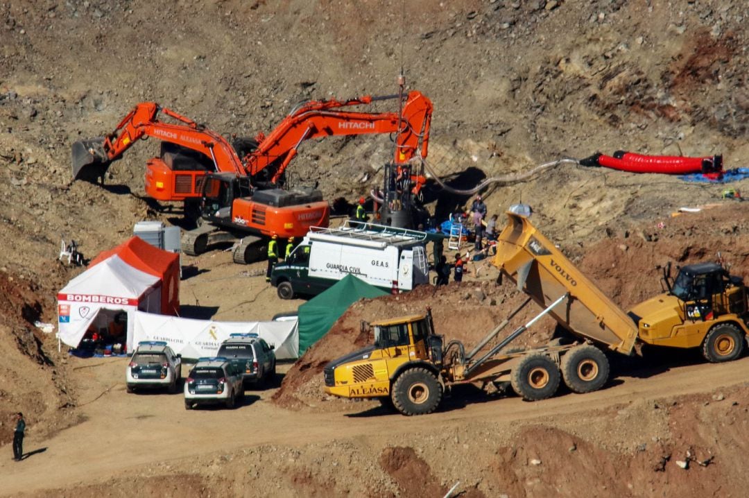 Vista del operativo de rescate de Julen de un pozo de Totalán