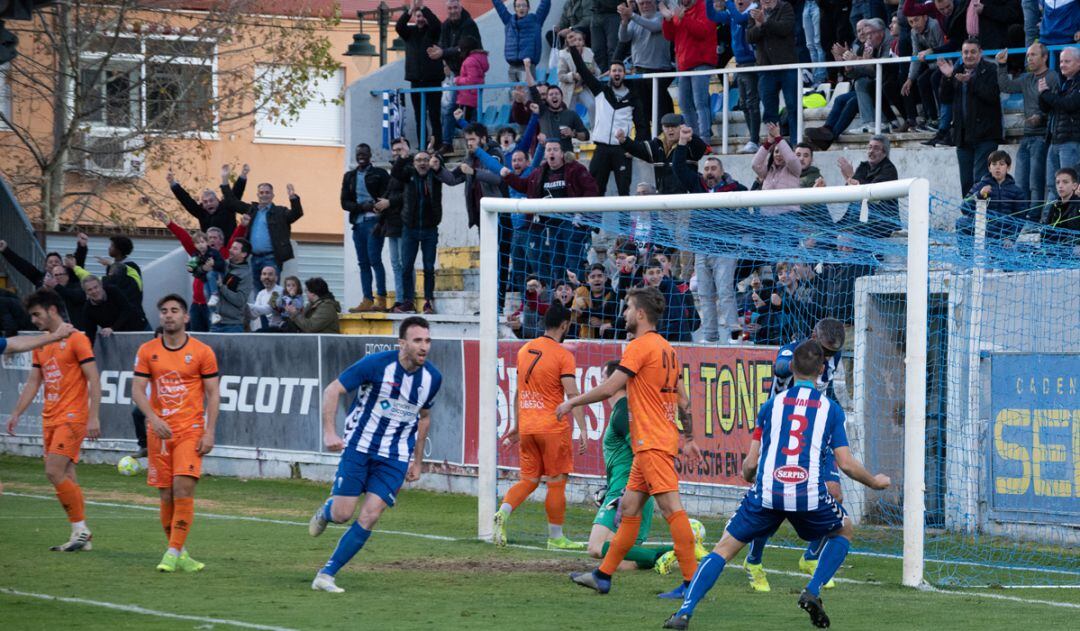 Uno de los goles del Alcoyano al Atzeneta en la liga regular