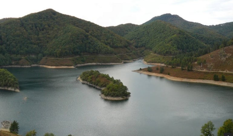 Vista del embalse del Añarbe.