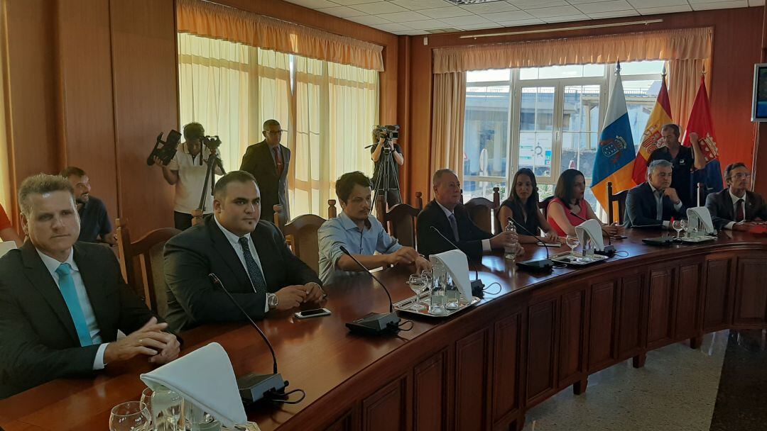 Consejeros de CC junto a Juan Manuel Sosa, en un pleno del Cabildo de Lanzarote.