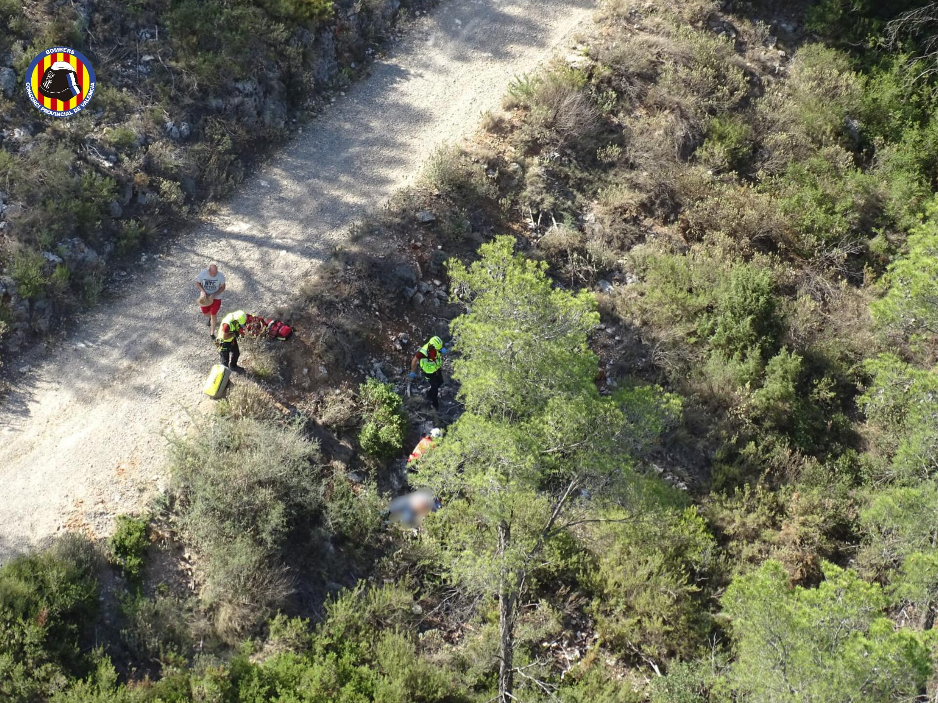 Rescatan a dos heridos tras un accidente de un carro de caballos en Enguera