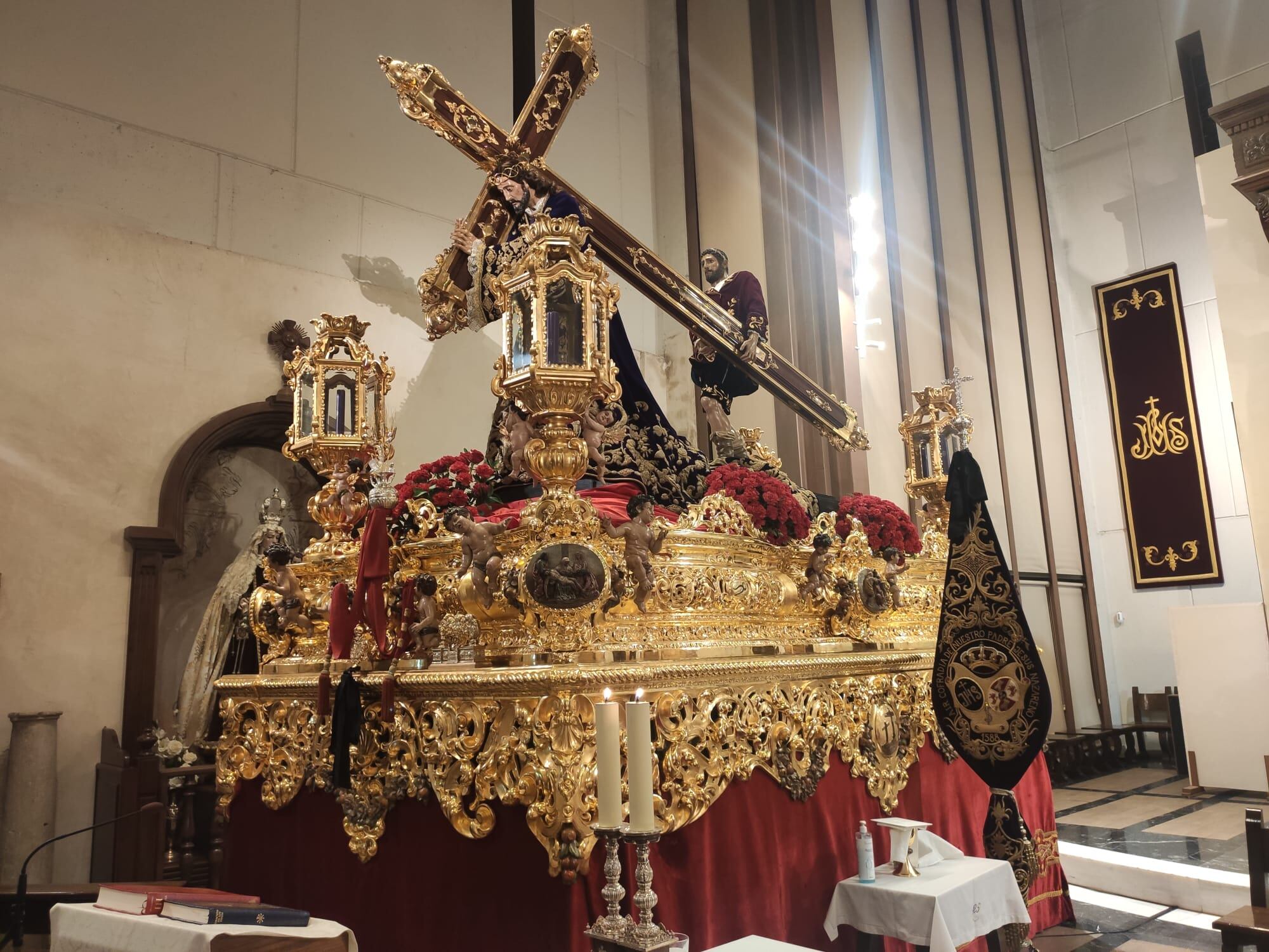 El paso de Nuestro Padre Jesús Nazareno 'El Abuelo', preparado para la Procesión Magna de Jaén 2025.