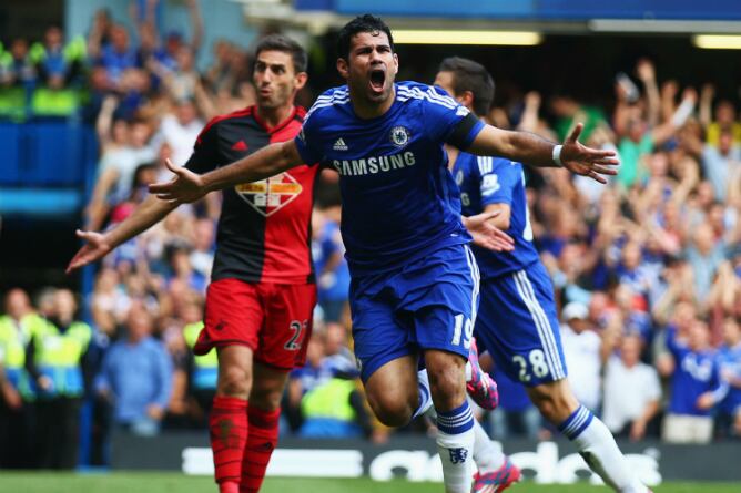 Diego Costa celebra uno de sus goles ante el Swansea