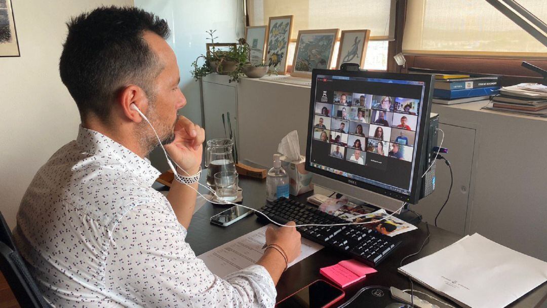 El alcalde siguiendo el pleno online