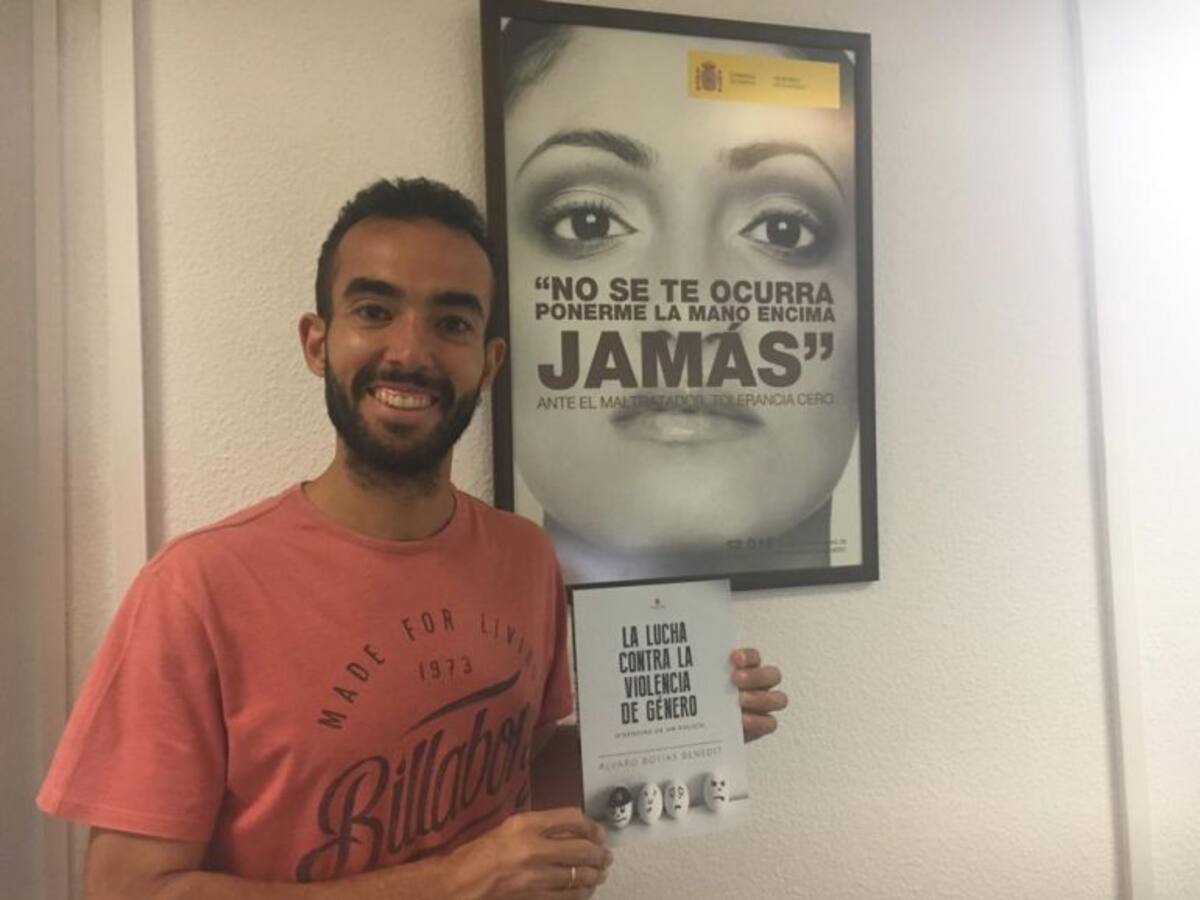 El policía feminista que visibiliza la violencia machista