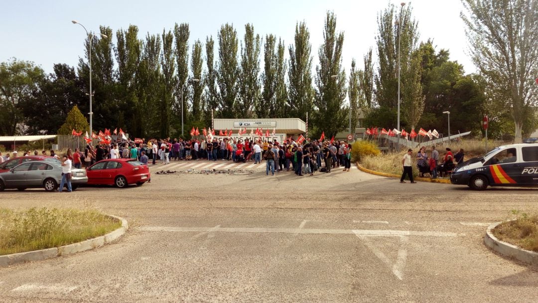 Huelga a las puertas de la factoría