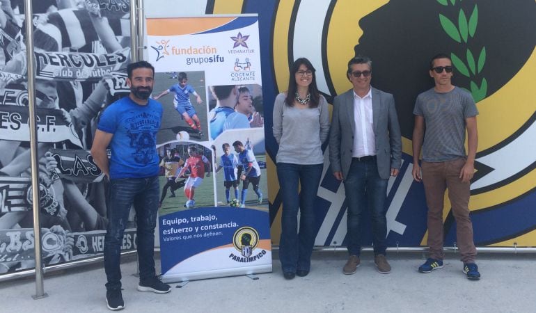 Paco Peña, el concejal Fernando Marcos, el seleccionador nacional, Jorge Peleteiro y Paloma Uriarte antes de la presentación.