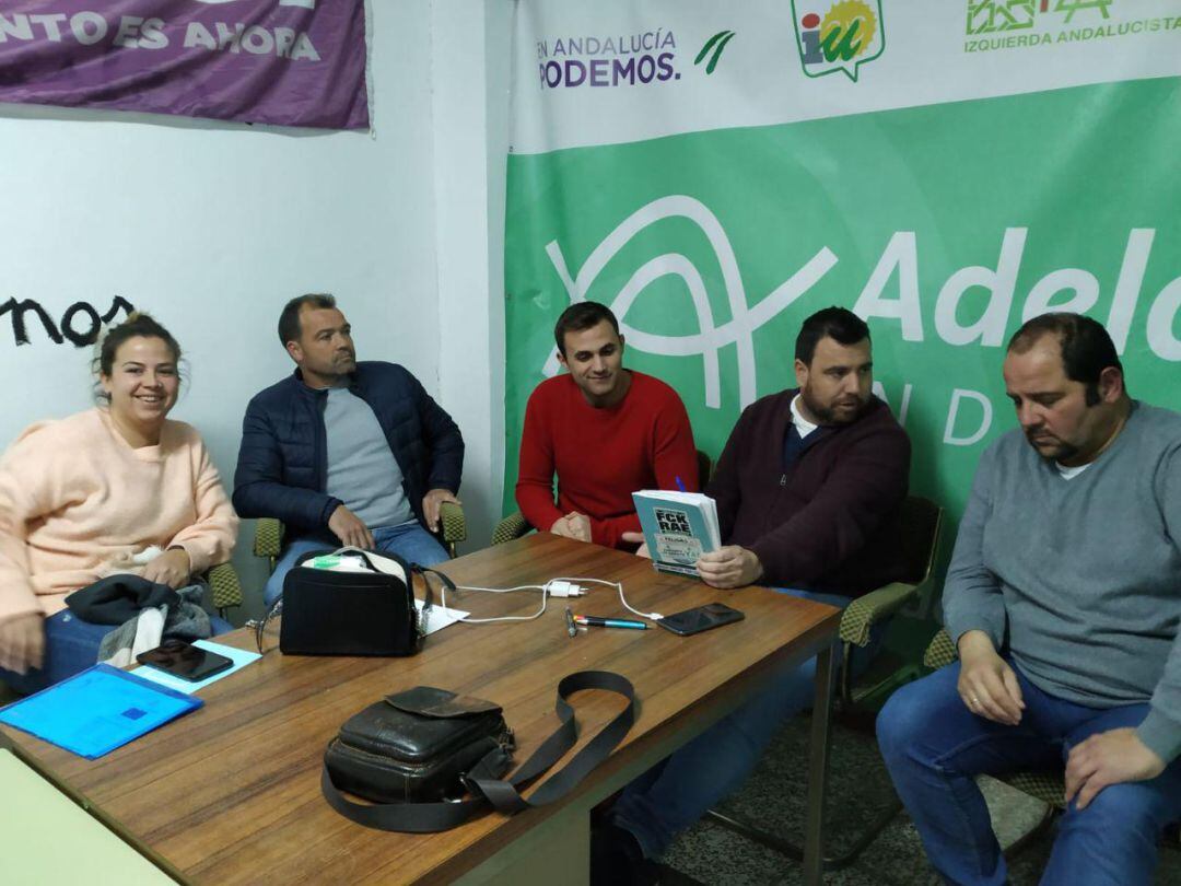 Miembros del cículo de Podemos en el municipio serrano