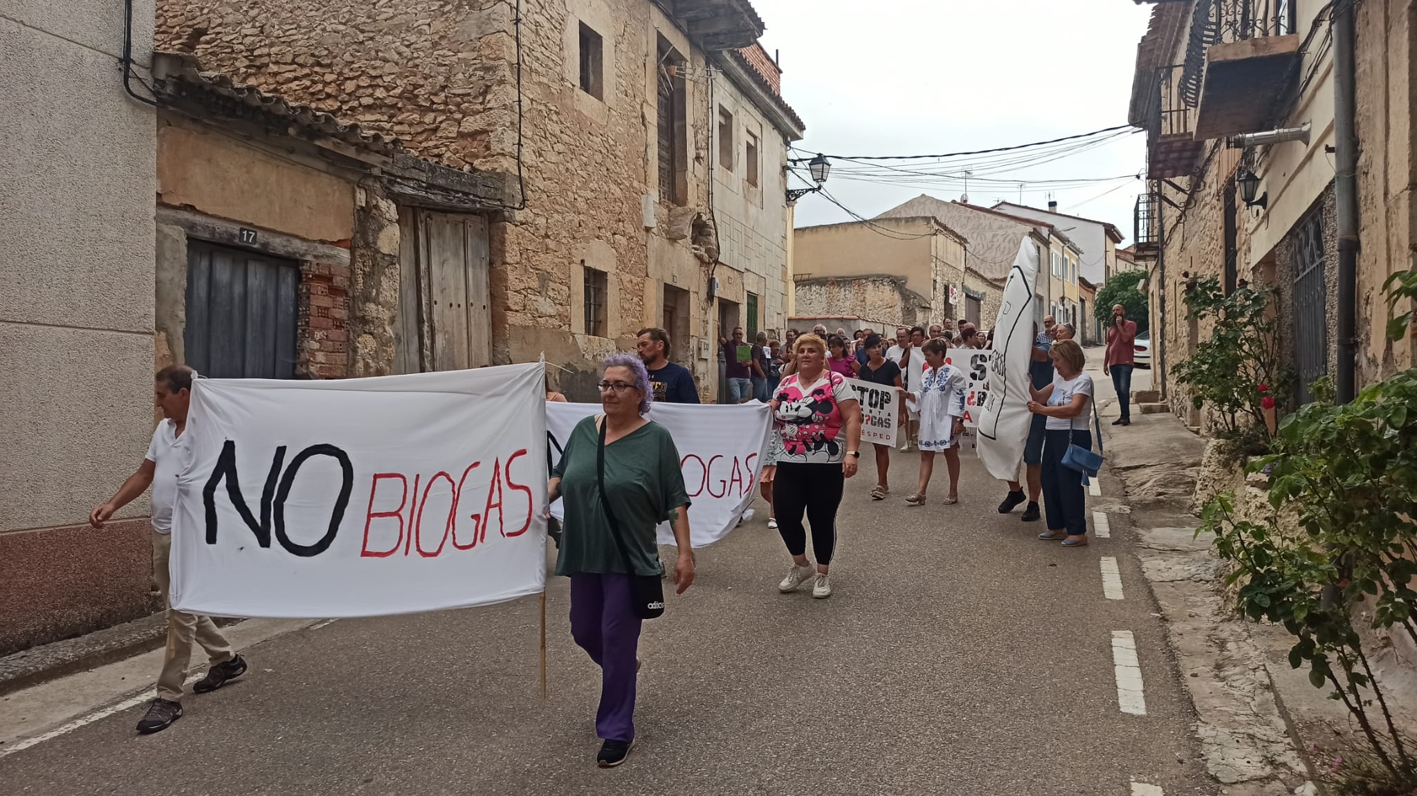 Manifestación en Fuentelcésped contra el biogás