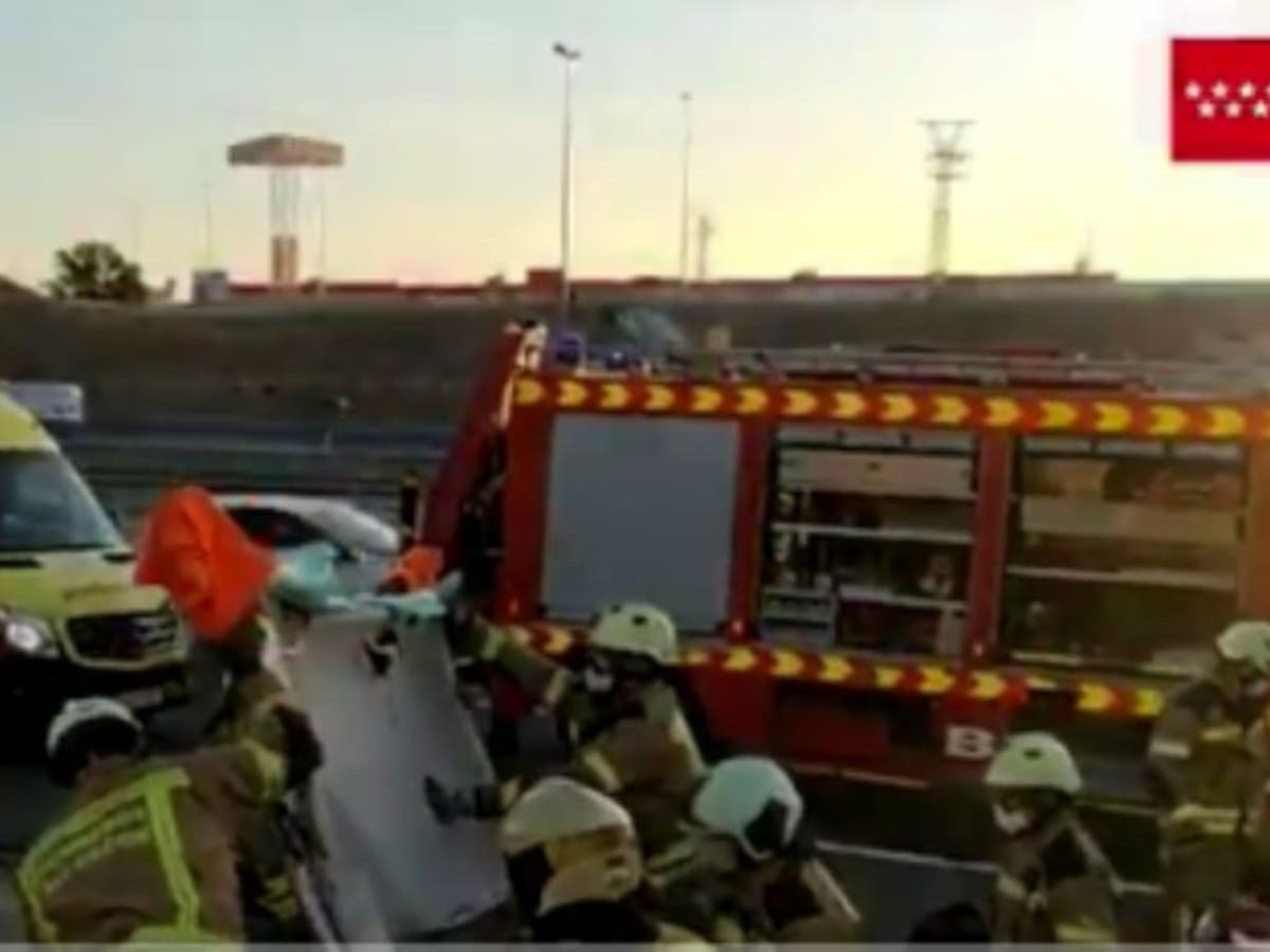Herido un conductor al dar varias vueltas de campana tras un accidente en la M-50 en Alcorcón