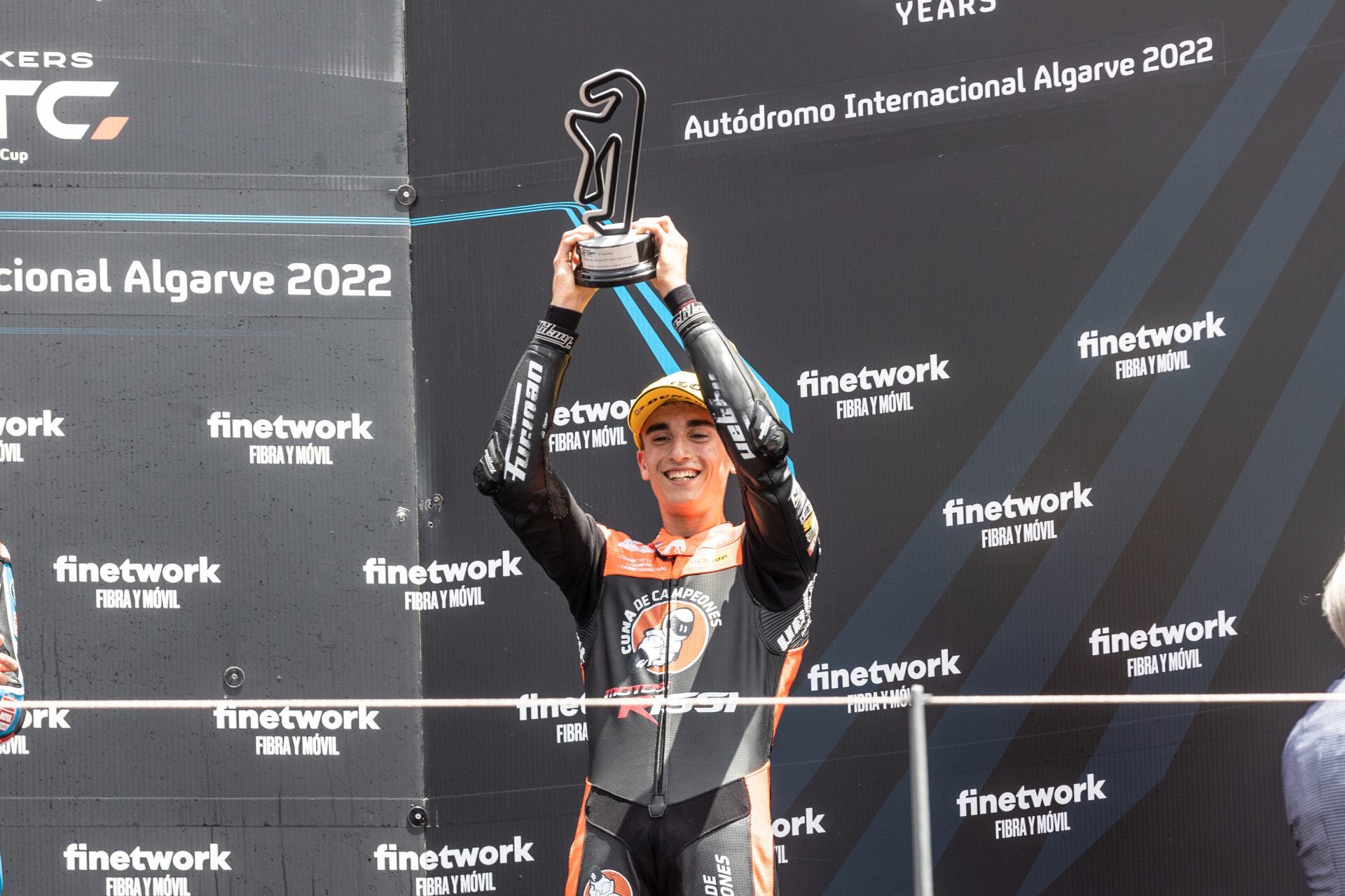 Adrián Cruces, en el podio.